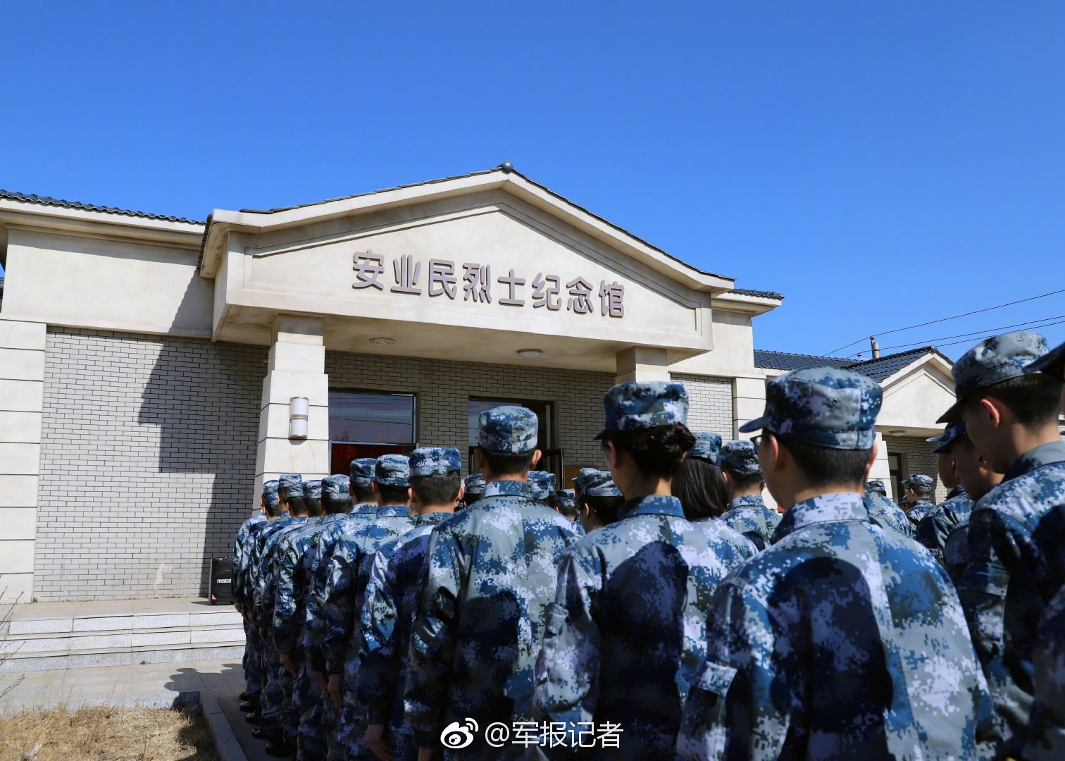 中国海警舰艇编队5月9日在钓鱼岛领海巡航