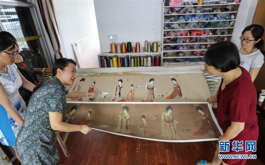 台湾夫妇为孩子打造106平自然之家 可随心涂鸦玩耍