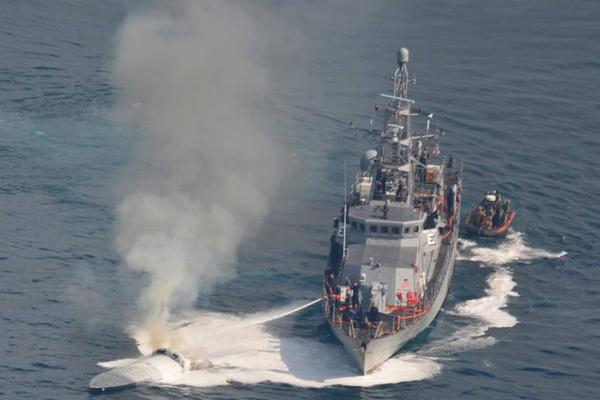 印度唯一航母入港时失火 一名救火军官遇难