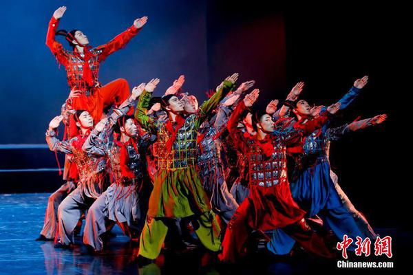 新疆大学唱响《歌唱祖国》