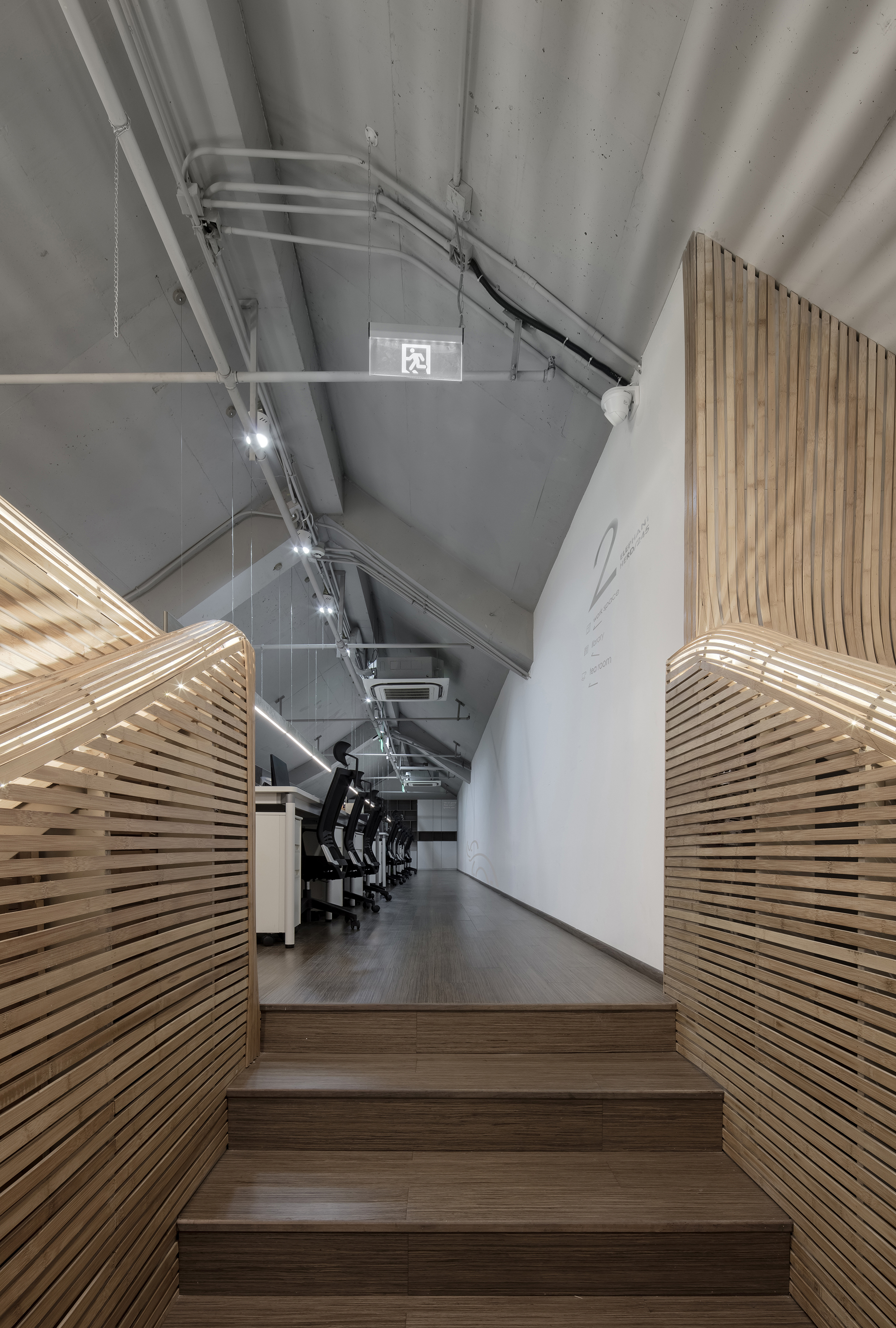 茅台批价持续下探：有经销商称国庆假期价格回升空间有限机构称下行压力仍在